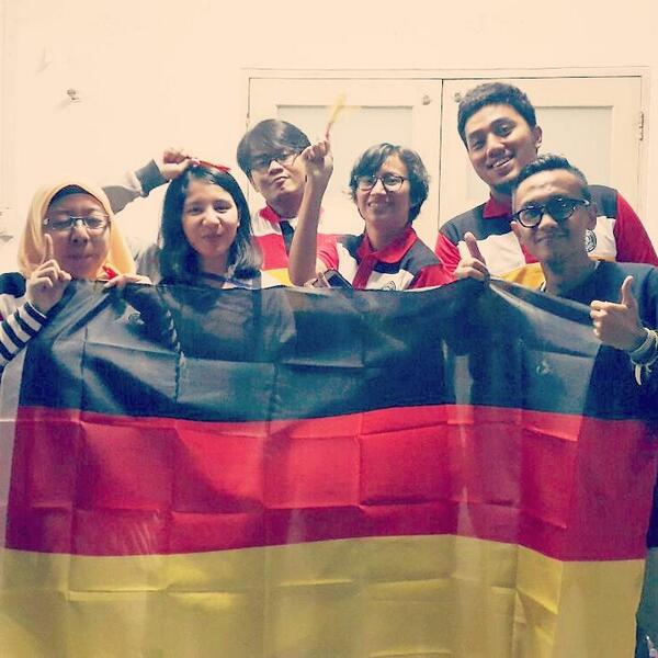 ranume's tweet photo. Sehati. Satu divisi. Satu Germany. #BMICGHoliday (w/ @astari__ @stridsimatupang @ganteungs @cocomatthew @abevikra) http://t.co/L8Gmti4Jy5