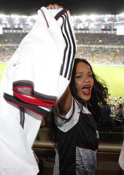 NavyDiko's tweet photo. @rihanna http://t.co/0TNlglxH03