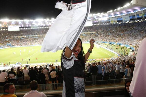 NavyDiko's tweet photo. @rihanna http://t.co/0TNlglxH03