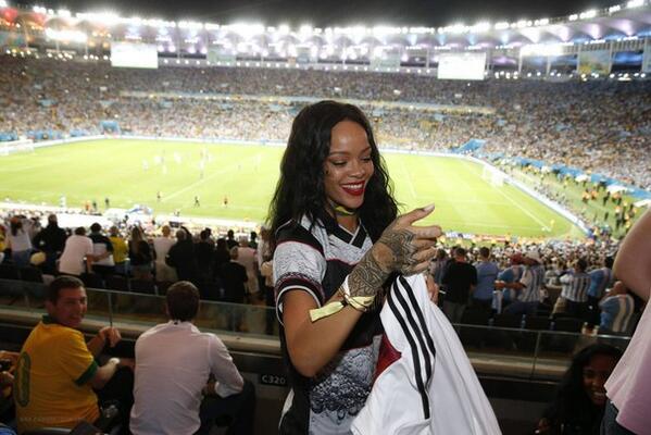 NavyDiko's tweet photo. @rihanna http://t.co/0TNlglxH03