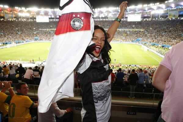 NavyDiko's tweet photo. @rihanna http://t.co/0TNlglxH03