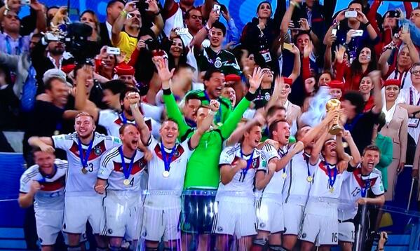 DelinquedIN's tweet photo. Alemania es la campeona del mundial de Brasil 2014

#Campeonesdelmundo http://t.co/1H5PaivtKJ