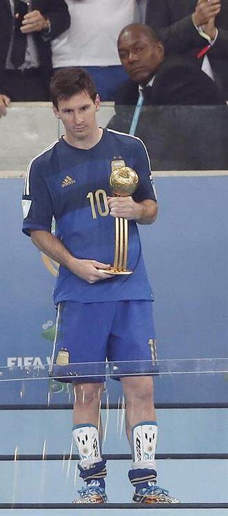 Mercado_Futbool's tweet photo. Si le quitas el balón de oro a gente como Robben, James o Müller, que sea para darselo a Mascherano, no a Messi. http://t.co/1CTzidRyyM