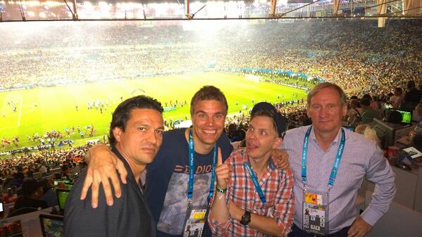 ErkkaVLehtola's tweet photo. Brasilian Yle-tiimi kiittää. Upea turnaus! #ylemmfutis #mmfutis http://t.co/fhXE0MuAFq