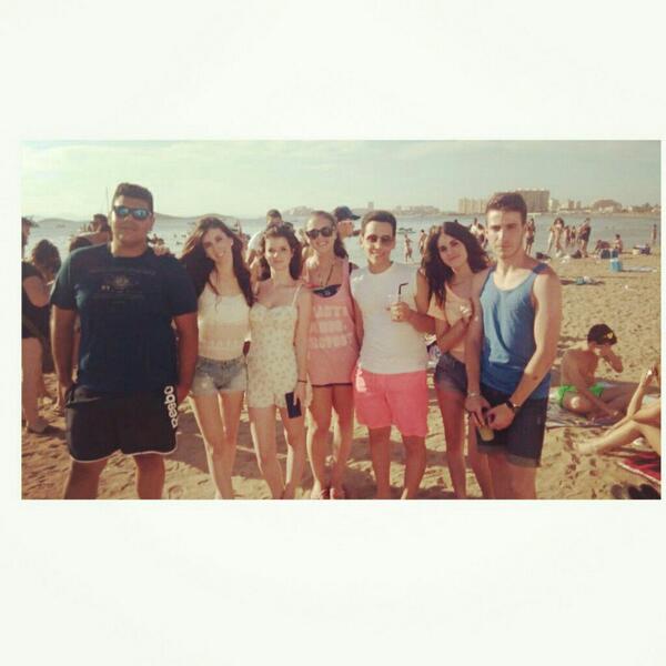 Adry_mon5's tweet photo. Domingo de playeo y Zeta ♥  @BryanOficial19 @MartaParedes5 @MMicaela73 @MercedesRI8 @Pauladomingo7 @Ivan2Hoe http://t.co/0eOgU7Zqrb