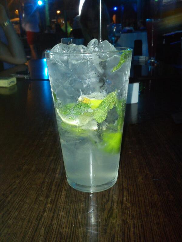 Sonia15GC's tweet photo. Mojiteo con la mitad de la plantilla! #retor @AliciaPerezGar1 @anGeliina21 @BbertoO @BBeitta @Mer_1993 http://t.co/sAnoRCgVw5