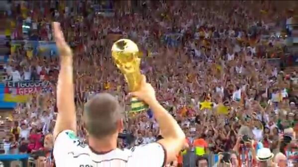 TigoSportsPY's tweet photo. #GER Campeón.Reviví la flamante consagración alemana en el #Mundial2014 con la #AppFIFATigo http://t.co/itxhCG1hyK http://t.co/4RImyZxJar