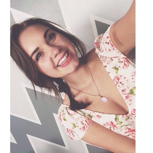 apocxlyptic's tweet photo. smile when your heart is breaking 💕😞 http://t.co/CxsFJRlD3y