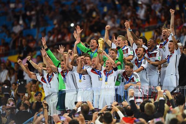 mazepadn's tweet photo. Ура!! Кубок мундиаля 2014 едет в Европу!! Достойная концовка чемпионата FIFA 2014. Германия - чемпион!! Браво!! http://t.co/koBUvjM6sk