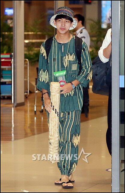 韓流ツイッター B1a4 バロ 俳優ソン ホジュン ユ ヨンソク バラエティ 花より青春 収録を終えてラオスから帰国 14日 仁川空港 Http T Co Nlzgqzvfyu Twitter