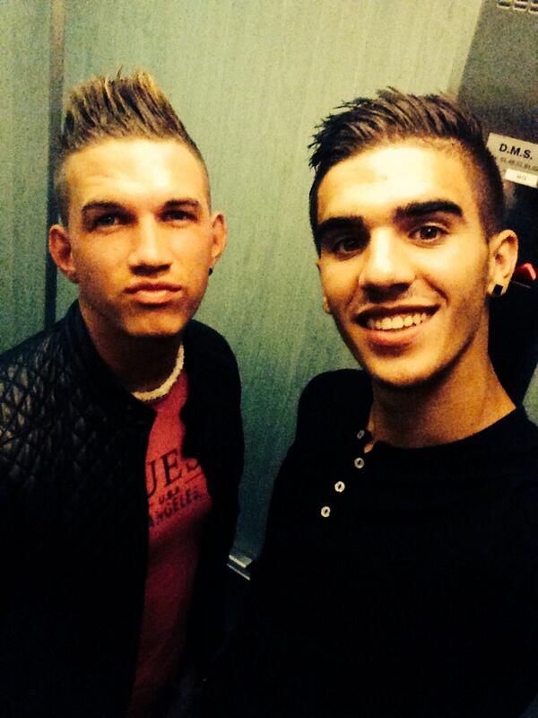 DylanDsg's tweet photo. C'est comment? #PlusCool #EnRentrant http://t.co/3aOz8QLqhk