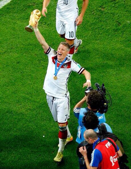 DelinquedIN's tweet photo. La alegría de Schweinsteiger. #MundialBrasil2014 http://t.co/wiDVRJGNPk