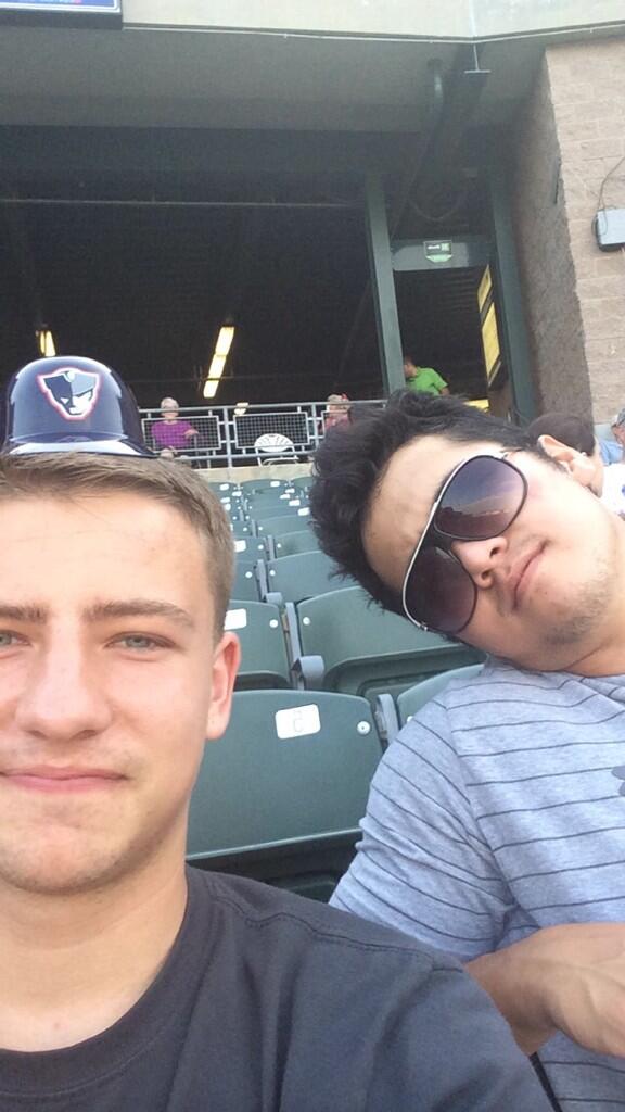 DxHBee's tweet photo. #GetPatriotic #7thInningSelfie http://t.co/RLaIxwFczw