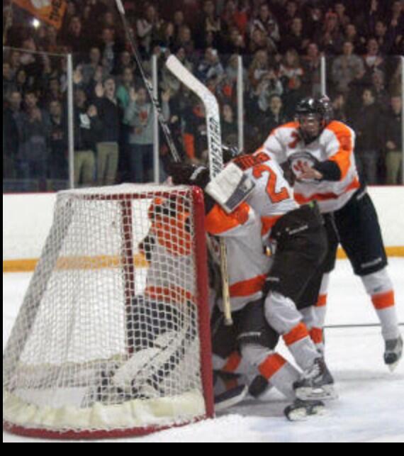 evillehockey's tweet photo. Ready to make great memories like this next season! #letsgoforfour #whynot http://t.co/WQbZHi0Of4