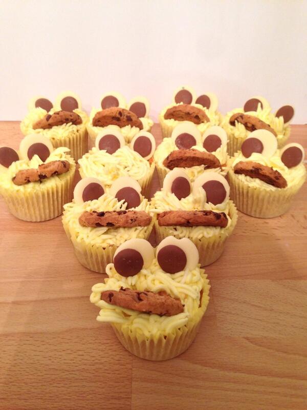 jakharr's tweet photo. Cookie Monster cupcakes, for little boy monsters &amp; girls to, an lemon ones for those who like to be different lol.. http://t.co/j6rAxX1UHK