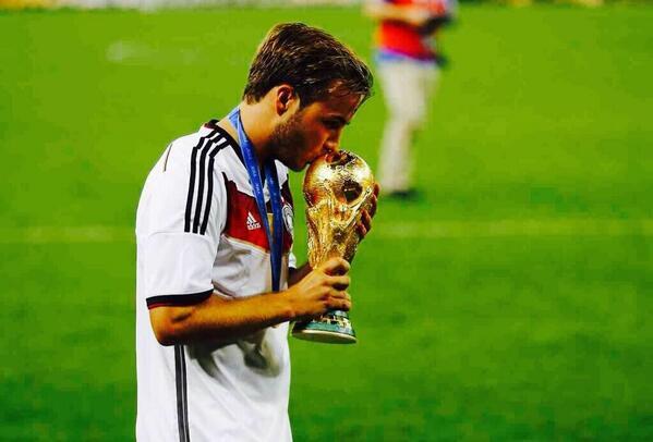 Mercado_Futbool's tweet photo. Götze en 2013: ¿El Messi de Alemania? No, quiero ser el Cristiano"

Götze en 2014: Campeón por delante de Messi y CR. http://t.co/nzpOIdib6T