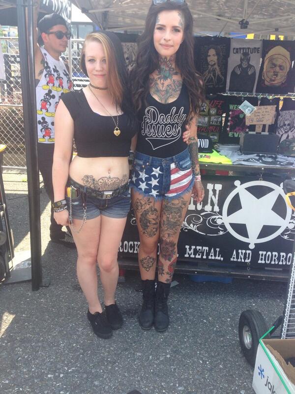 _fireonahill's tweet photo. Met Caroline Grace at warped tour 😘
She's a goddess 
#carolinegrace #curaline http://t.co/MzeX60IMzp