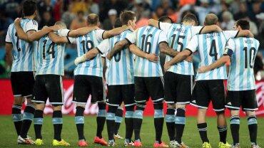 infobae's tweet photo. Los "guerreros" dejaron todo en Brasil http://t.co/wbHxoDsMQn http://t.co/P8uXyHAKuh
