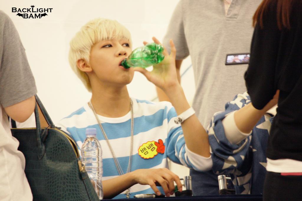 Bse0YtNCQAIm8vz.jpg:large