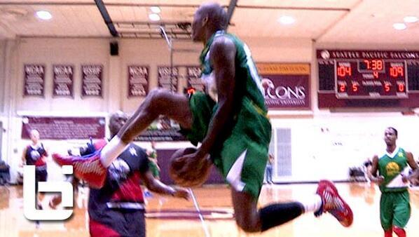 shoecreases's tweet image. Jamal Crawford, #ShiftTeam? @TrevD_ST youtube.com/watch?v=heeIch… Do we even need to ask? #Ballislife #Mixtape #Handles