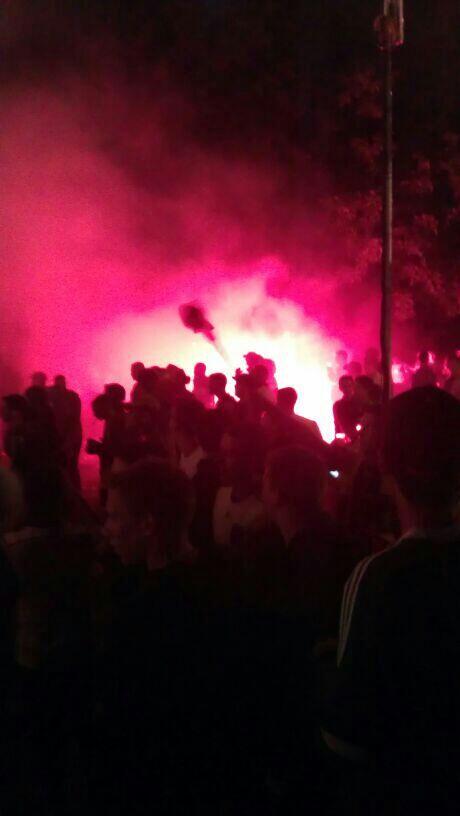 jan_karch's tweet photo. Gestern in achern ein paar Karlsruher am zünden @GegengeradeKA #GERARG #puplicviewing #blauundweiß http://t.co/yRfSFrv5u7