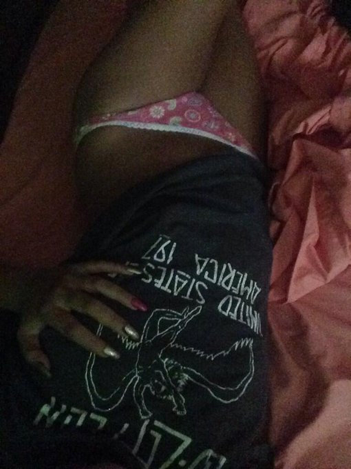 Night night babes! http://t.co/9LLL3PfZ6c<a href="/tag/moxxyminx"class="tags"><span>#moxxyminx</span></a>