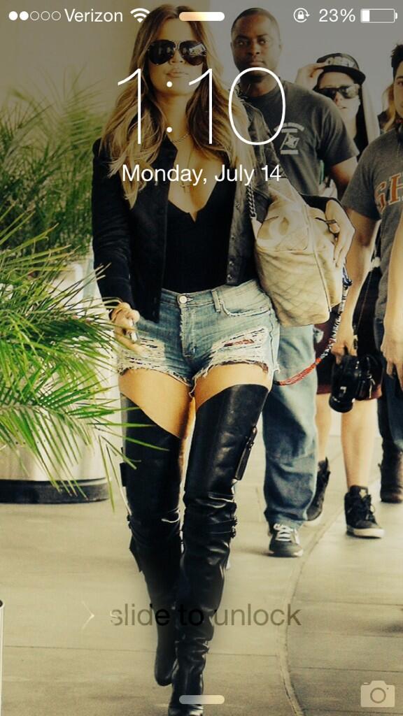 riahh19's tweet image. Set bae as my background! 😌😍💕 @khloekardashian #SheIsTheBaddest #BasicBitchesNotWanted