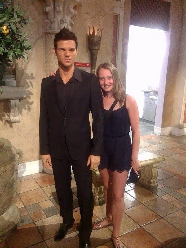 Ashley_5757's tweet photo. With taylor lautner in NYC :) http://t.co/HtEkbE5AFc