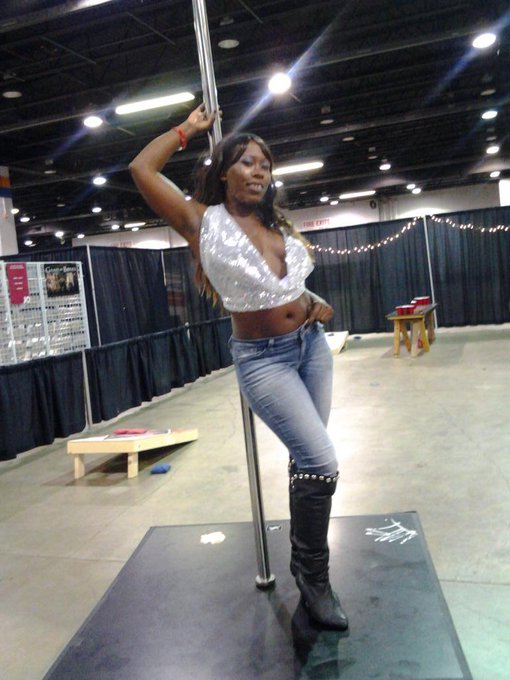 Pole position in sexy poses. http://t.co/YIcFQ3gf3O