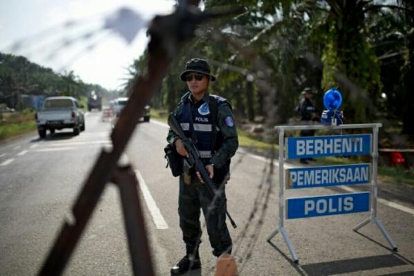 SHA_FINI's tweet photo. RT @sabahmajujaya: Stop Sabah Kidnaps At All Costs http://t.co/fnhkvoaPuT  http://t.co/qc7VzUNGo6