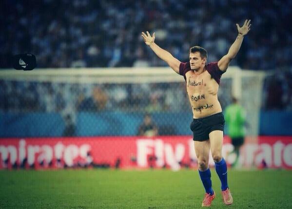 vitalyzdtv's tweet image. Another day another prank..