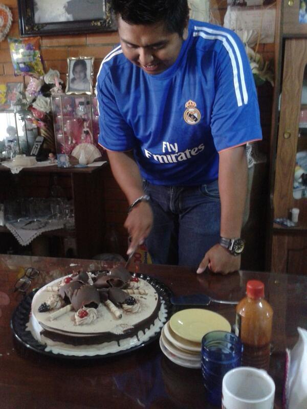 _shapizs_'s tweet photo. El es el mejor novio,  el hombre que amo,  el amor de mi vida,  feliz cumpleaños campeón  te amo mi ingeniero :) http://t.co/TjtJe9Mqkg