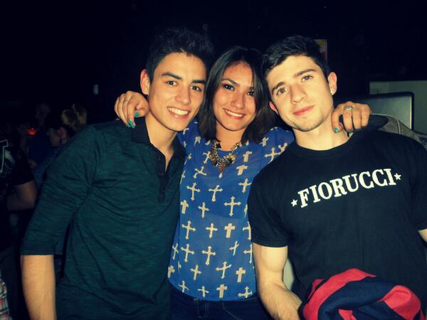 carenchuu's tweet photo. los amo demoniosss.. gracias por todoo!! <3 http://t.co/laOP6XM2AO