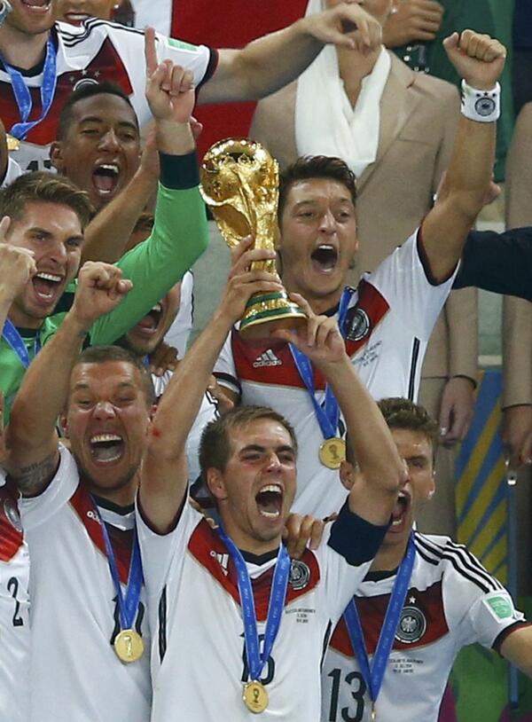 Победители футбольных чемпионатов. Победители футбольных чемпионатов. Победители футбольных чемпионатов. Ченпиёнат мир 2014 финал по футбол. Испания чм 2010.