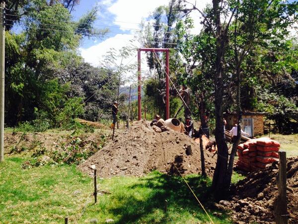 KELVINROBLES4's tweet photo. Avanza construcción de puente peatonal en Villa de Leiva con apoyo de la comunidad y Fundación Puentes de laEsperanza http://t.co/20eCXaNNtY