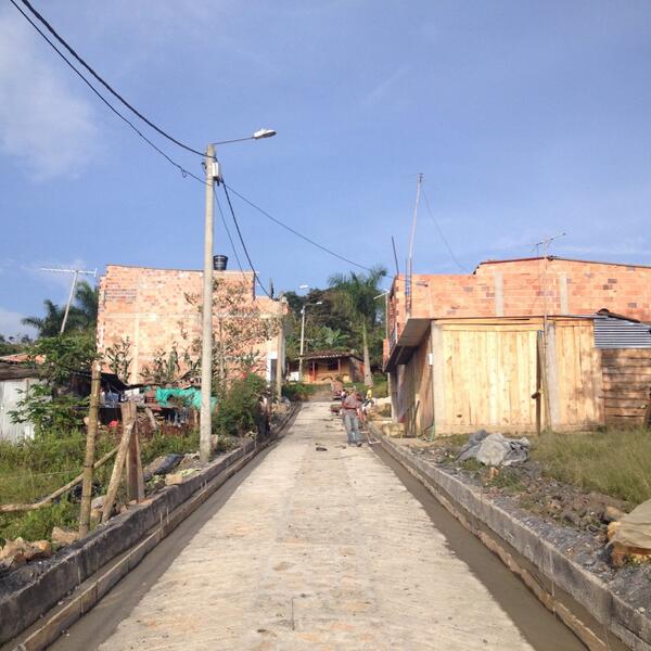 KELVINROBLES4's tweet photo. Transformando Vías, transformamos sueños, avanza obras de mejoramiento de vías en todo el Departamento de Boyacá. http://t.co/OW9noZQmzJ