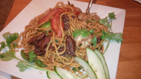 yolimarcolon's tweet photo. #foodcoma @ireyes_1 #gymrush #ohgod http://t.co/OFPSAWcZK3