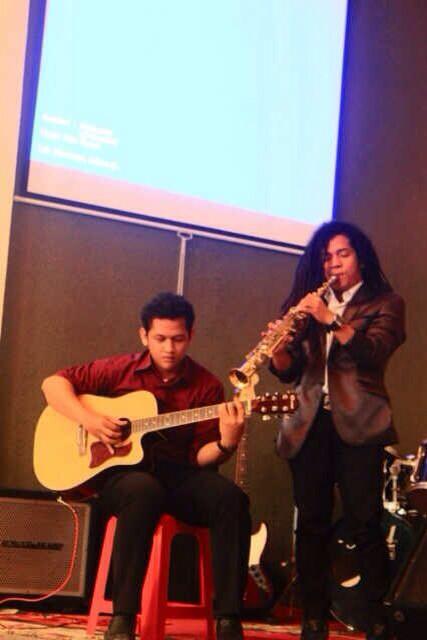 arthuribhe's tweet photo. Kayu dan logam, halimun menteng http://t.co/jTAetNRmPR