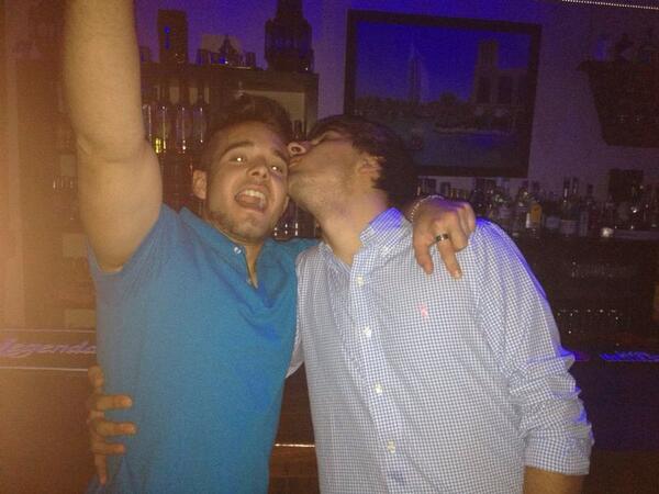 SerpFran's tweet photo. Pedazo de noche de sábado celebrando eso y aquello http://t.co/6AGfRo9hpD