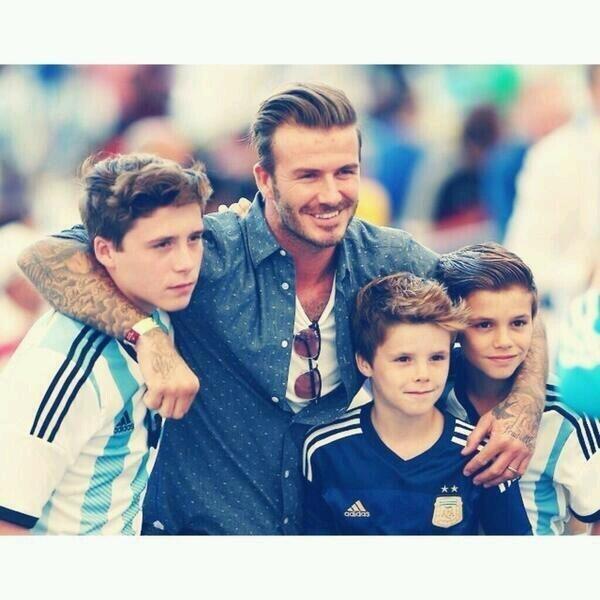 Caro_Cautin's tweet image. Too young for David.Too old for his sons.Oh wait! The oldest is only 14.I'm 13 ;) #IHaveToMeetHimNow #EasyPart