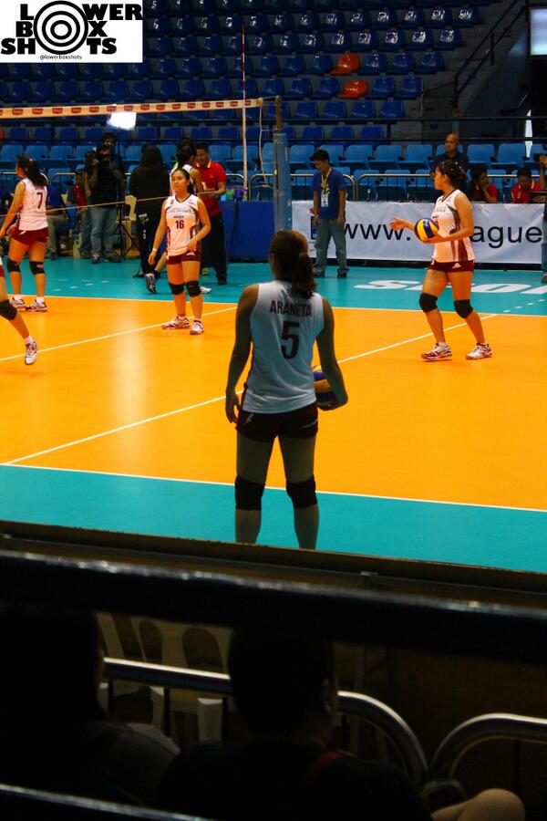 lowerboxshots's tweet photo. 07082014; @AngeliAranetuhh, puhlease! :> From the UP Lady Maroons! #SVLOpen #ShakeysVLeague http://t.co/W0MjFxcYBX