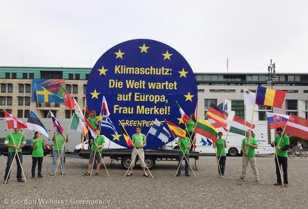 Protect the #climate! <a href="/greenpeace_de/">Greenpeace e.V.</a> at the #PetersbergerKlimadialog:"The world is waiting for #Europe, Ms Merkel"