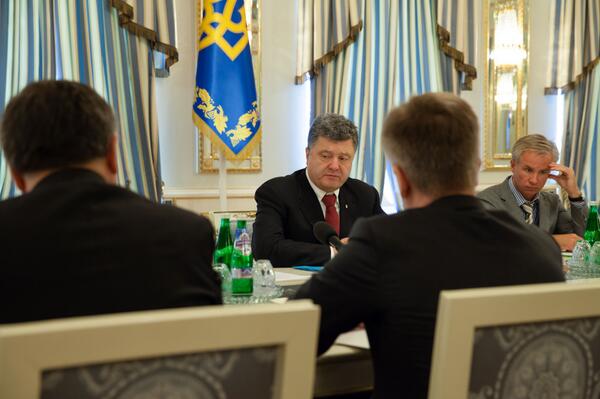 ustabka851's tweet photo. #Порошенко : Якщо взяли владу, важливо не лише підняти прапор, але й захистити прапор, державу, людей! http://t.co/ZIigcWktZJ