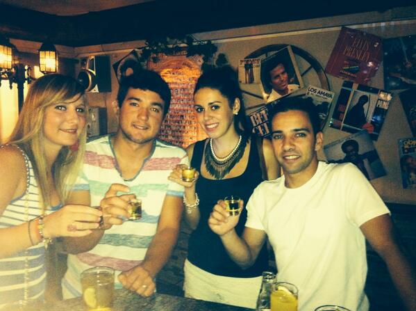 89Fp's tweet photo. Un brindis por el viejecito del grupo!😜🍸@ivangilsanchez @Marynaanton @agudo_marce http://t.co/4VAzecsu6g
