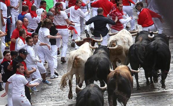 7Christinna's tweet photo. "@Davidbustos_99: Se acabaron los encierros, se acabó San Fermín. Nos vemos en 2015!!! ¡¡¡Viva San Fermín!!! http://t.co/4cUgs7HT8E"