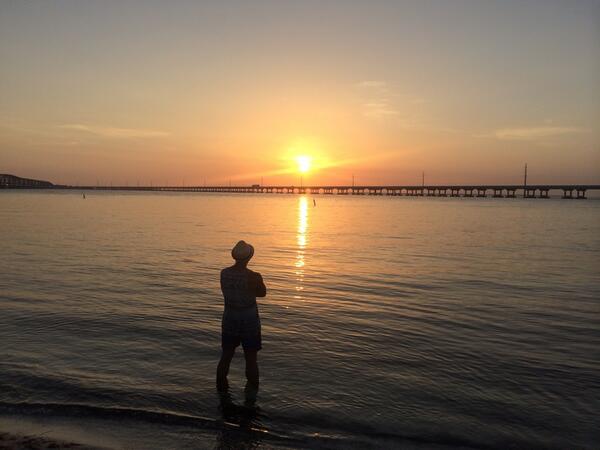 david_tivi's tweet photo. Despues de estar tanto tiempo en el paraiso, hoy toca volver a la rutina 😖 http://t.co/vYa92fKVwJ