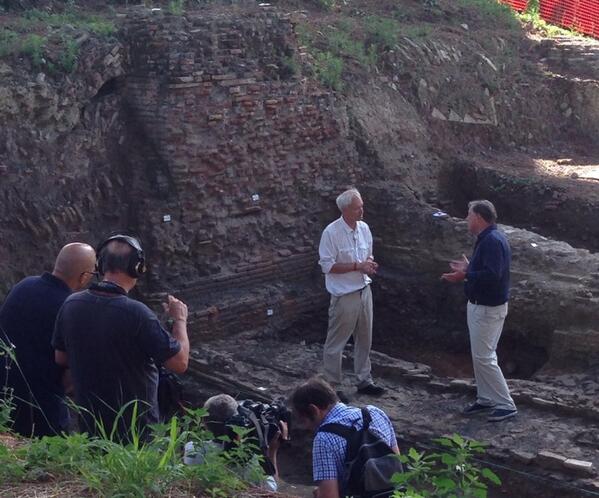 stephenjohnkay's tweet photo. Discussing #navalia excavations @PortusProject with Andrew Wallace-Hadrill for new documentary @sotonarch @the_bsr http://t.co/nOiNfish3c