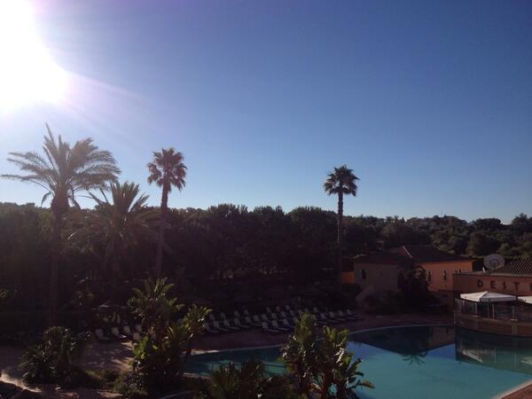collylufc's tweet photo. Beautiful morning for a game of golf in the Algarve #Portugal ⛳️👌 http://t.co/dUpDNV3ncQ