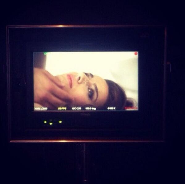 Жалаңаш әйел дәрігер