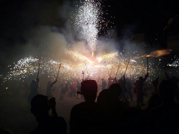Més imatges del bon #correfoc del #premiapirata d'enguany!! Mil gràcies per participar-hi família!!